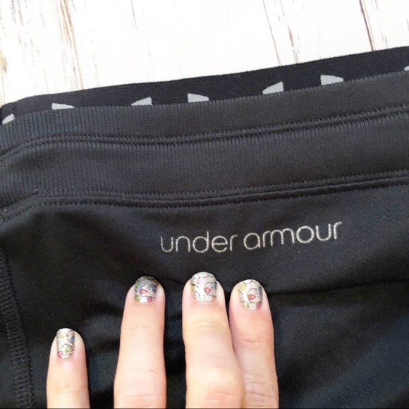 Under Armour black fitted small capris - Picture 5 of 7